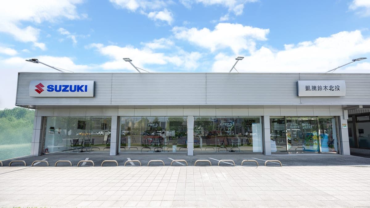 Front entrance of the SUZUKI Beitou showroom, with the street number 337 beside the entrance